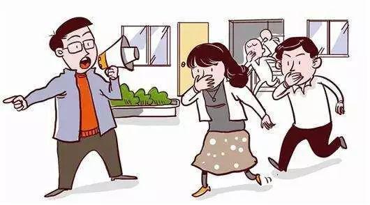 撲救初起火災 當火災初起階段,管理人員要立即組織消防力量進行滅火,并組織人員疏散逃生。當火勢較大無法撲救時,要立即車里現(xiàn)場,等待救援。